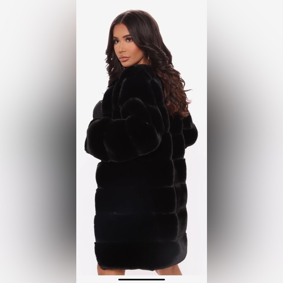FASHION NOVA faux fur coat 😍 - Picture 2 of 2